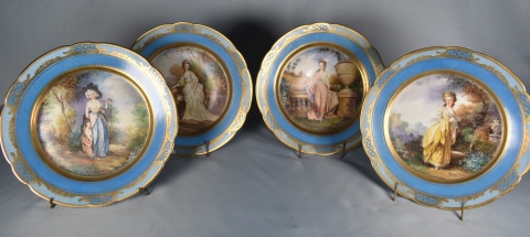 Cuatro platos de porcelana de Bavaria Alemana con figuras de damas firmadas Grosz. Diám. 22 cm.