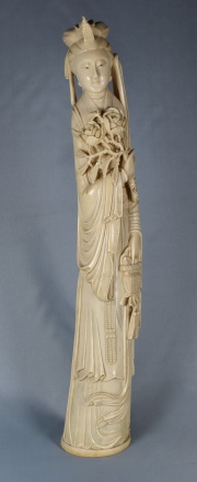 Guan Yin figura china de marfil. 52 cm.