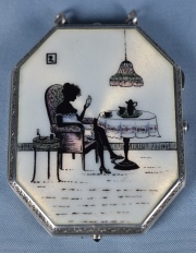Vanity Octogonal plata, mujer tomando el té, esmalte y plata 935
