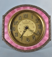Pequeño Reloj Suizo de mesa, de esmalte rosa y bronce, 8 days