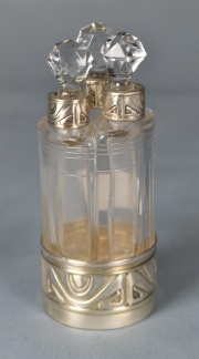 Perfumero Art Deco, 3 Frascos con tapones y montura de plata Aleman