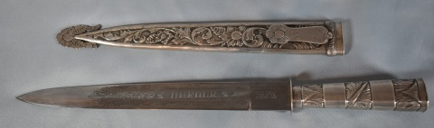 Cuchillo de plata, hoja de acero Dufour. Largo: 39 cm.