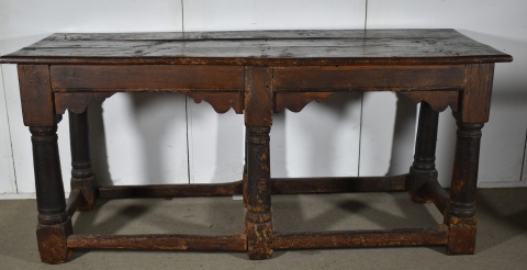 Mesa refectorio antigua Inglesa. Falta una moldura. Tapa mide: 178 x 68 cm