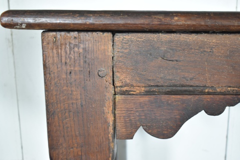 Mesa refectorio antigua Inglesa. Falta una moldura. Tapa mide: 178 x 68 cm