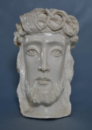 Cabeza de Cristo, talla marfil. Circa 1900. Alto: 14 cm.