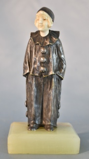 PIERROT, escultura de bronce con rostro de marfil. Base de mármol onix. Alto total: 17,5 cm.