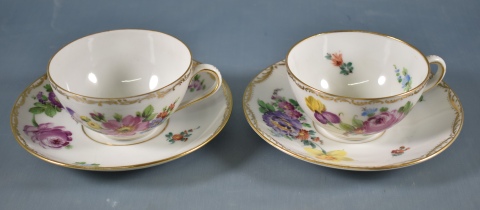 18 Tazas de té con platos, porcelana Dresden Handgemait Saxony. uno cachado.