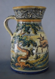Jarra de Talavera, cerámica española. Alto: 21 cm.