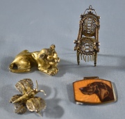 Cuatro Piezas, mariposa y silla en filigrana, león en bronce y perro en esmalte .
