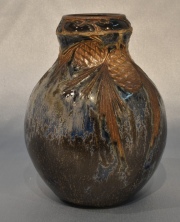 Dumoulin, vaso de cerámica esmaltada. Alto: 13 cm.