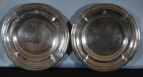 Ocho platos para pan de plata 925. Con monograma AA. Diámetro: 16 cm. Peso: 1,896 kg.