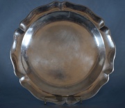 Fuente honda circular plata 900, bordes ondeados. Diámetro: 31 cm. Peso: 530 gr