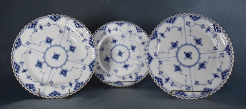 64 Piezas de porcelana Royal Copenhaguen: modelo Blue Fluted.