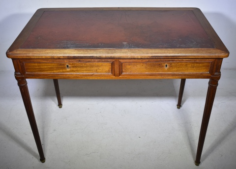 Mesa escritorio 2 cajones, con tapa de cuero y vitrea.. Alto: 78 cm. Frente: 100 cm. Prof.: 60 cm