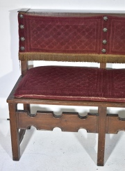 Banco Frailero de 3 cuerpo, asiento, tapizado pana.Alto: 88 cm. Frente: 128 cm.