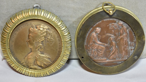 Dos Medallones ciculares. María Antonieta de Austria y Alberto (DuVivier 1781), marco bronce.