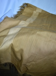 CHALINA DE ALPACA, de fondo marrón con listas en beige.