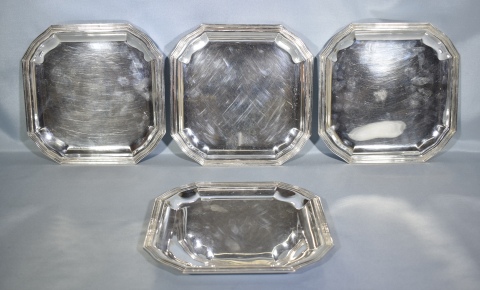 Cuatro fuentes octogonales de metal plateado aleman. Largo: 23,3 cm