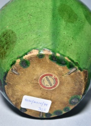 Potiche chino de cerámica con esmalte verde. Con restauraciones. 21 cm.