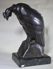 Hernán Cullen. Condor, escultura de bronce patinado. Año 1935. alto 25.4 cm.
