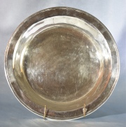 Fuente honda del platero M. Acuña, de plata. Peso: 578 gr.
