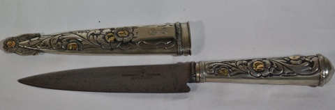 Cuchillo de plata, hoja de acero marca arbolito de 13 cm. Largo total: 25 cm.