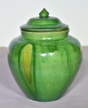 Potiche chino con esmalte verde (Kerteux) alto 21 cm.