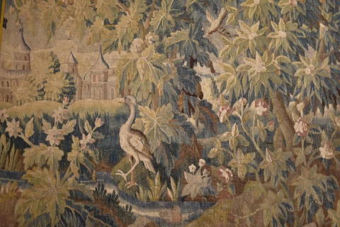 PAISAJE ARBOLADO CON AVES, tapicería francesa de lana. Mide: 188 x 227 cm.
