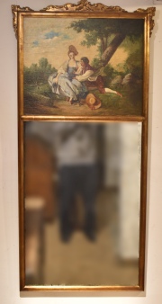 Trumeau con escena galante pintada al óleo. Mide 145 x 69 cm.