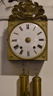 Reloj Francés de pared con pendulo y pesas. alto 41 cm. Faltantes, desperfectos.