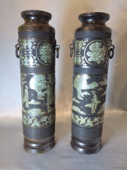 Dos vasos chinos, de bronce cloisonné.