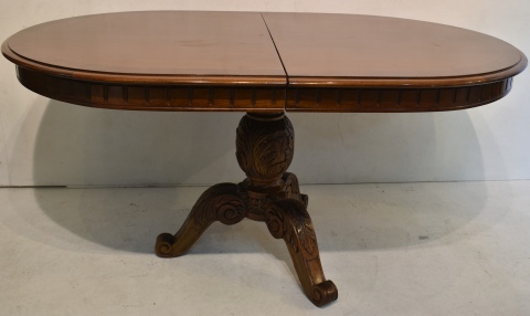 Mesa de comedor de madera, estilo inglés. (Sin tablas de Alargue) Alto: 78 cm. Tapa: 161 x 100 cm.