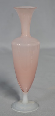 Violetero alto rosa y blanco. Pequeña cascadura. Alto: 23,2 cm.