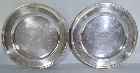 Diez platos de plata Rusa con escudo heráldico. Diámetro 25 cm. Punzonados.