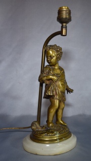 Niño con caracol, bronce firmado en la base J. D´Aste, transformado en lámpara. 23,5 cm.
