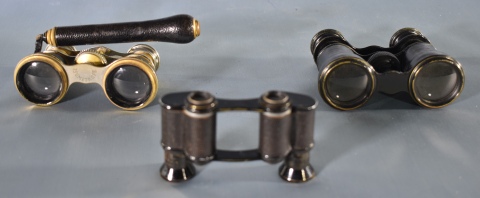Tres binoculares, uno Isometrope con mango movil.