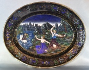 Plato oval, emalte. Retauros y desperfectos. Francia, fines siglo XIX. Alto: 39 cm. Frente: 49,4 cm.