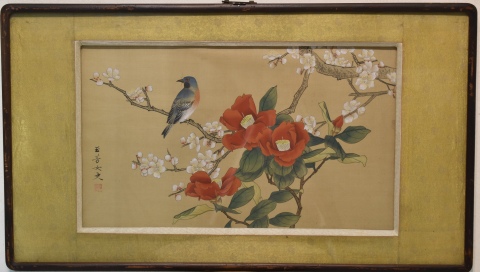 FLORES Y PAJARO, pintura china sobre seda firmada. Mide: 31 x 54 cm.