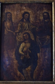 LA VIRGEN MARIA CON LA EUCARISTIA, óleo sobre tabla, saltaduras. con marco dorado. Mide: 38 x 24 cm.