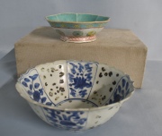Dos bowls chinos diferentes. Cascaduras. Diámetro: 16 y 19,5 cm.