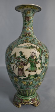 Vaso chino porcelana con esmalte verde. Restauro. 23 cm.
