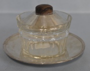 Dulcera francesa de metal plateado, recipiente de vidrio. Diámetro: 15,5 cm.