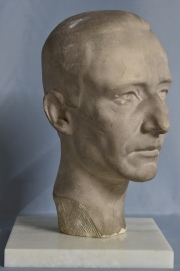Cabeza 'Enrique Zuberbuhler', escultura, deterioros. irmada atrás Hernán cullern 1935. Alto: 36 cm.