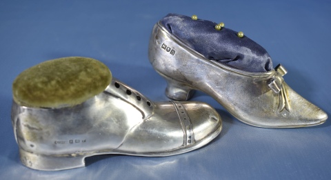 Dos alfileteros zapatos, plata inglesa de Birmingham.