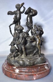 Clodion, Ronda de Niños Baco, escultura bronce, base de mármol. Alto total: 37 cm.