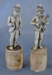 PAR DE MUSICOS, figuras de marfil. Alemania S. XIX