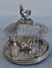 PEQUEÑO SOPORTE PARA PINCHES, de metal plateado, época victoriana. Faltan pinches. 10 x 10 cm.