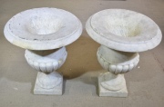 Dos copones de mármol. Restaurados. Alto 58 cm.