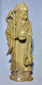 Figura de hombre, piedra, faltante. China. alto: 33.4 cm.