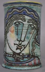 Vaso cilindrico, cerámica Uruguaya Del Carrito. Alto: 21,5 cm.